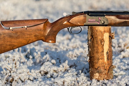 RIZZINI V3 PINK SPORTING: Utviklet for damer og ungdom Damehagle Rizzini V3 på en stokk utendørs pink sporting test