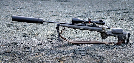 Rifle med påmontert A-Tec H2 Mega lyddemper