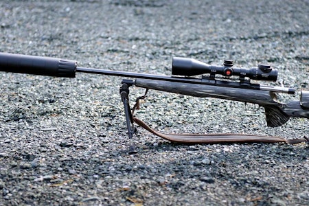 A-TEC H2 MEGA: Med ekstra moduler kan man dempe så godt som all kruttsmell. Rifle med påmontert A-Tec H2 Mega lyddemper