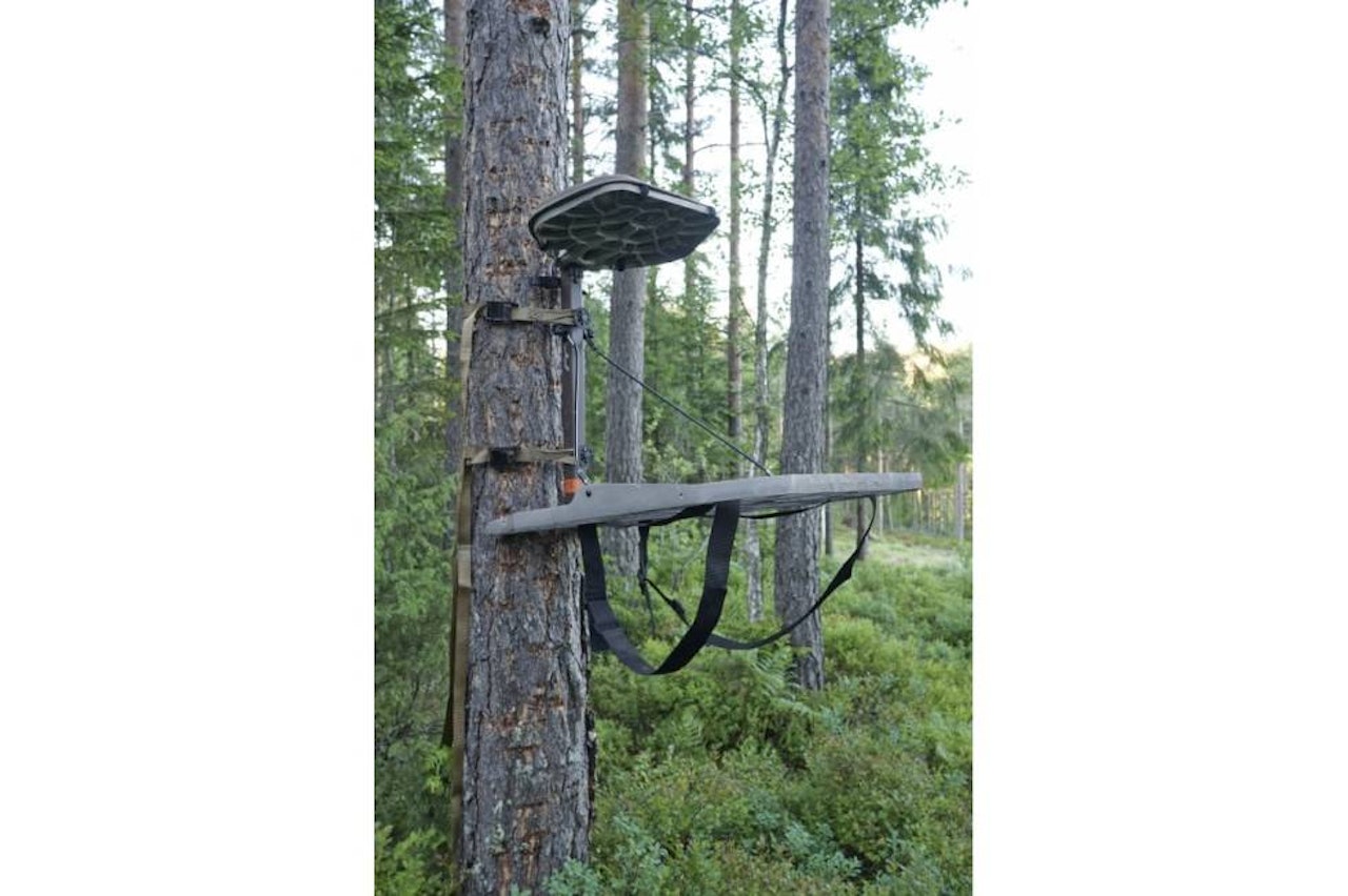 LONE WOLF TREESTANDS: Lett å bære, lett å montere, lone wolf treestand i tre til test