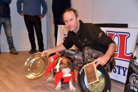 NORGESMESTER: Norsk mester for småhund 2018 ble Bergeråsens Hulda og Rune Hedegart med 3x1. hare + 3. hare og høye egenskapspoeng på de to prøvedagene. (Foto: Paul Bengt Larsen) NORGESMESTER: Norsk mester for småhund 2018 ble Bergeråsens Hulda og Rune Hedegart med 3x1. hare + 3. hare og høye egenskapspoeng på de to prøvedagene. (Foto: Paul Bengt Larsen)