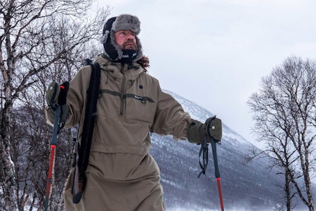 Hot or not: Estetikk ser ikke ut til å være unødig vektlagt, men Non-Stop Polar Anojakka er et bekvemt og anvendelig postplagg. Jeger på ski ikledd Non-Stop Polar Anojakke