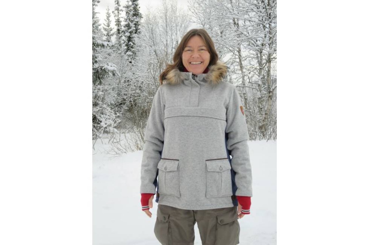 Denne anorakken er nok noe av det mest eksklusive som er på markedet innenfor denne genren. Dame ikledd Dale of Norway weatherproof
