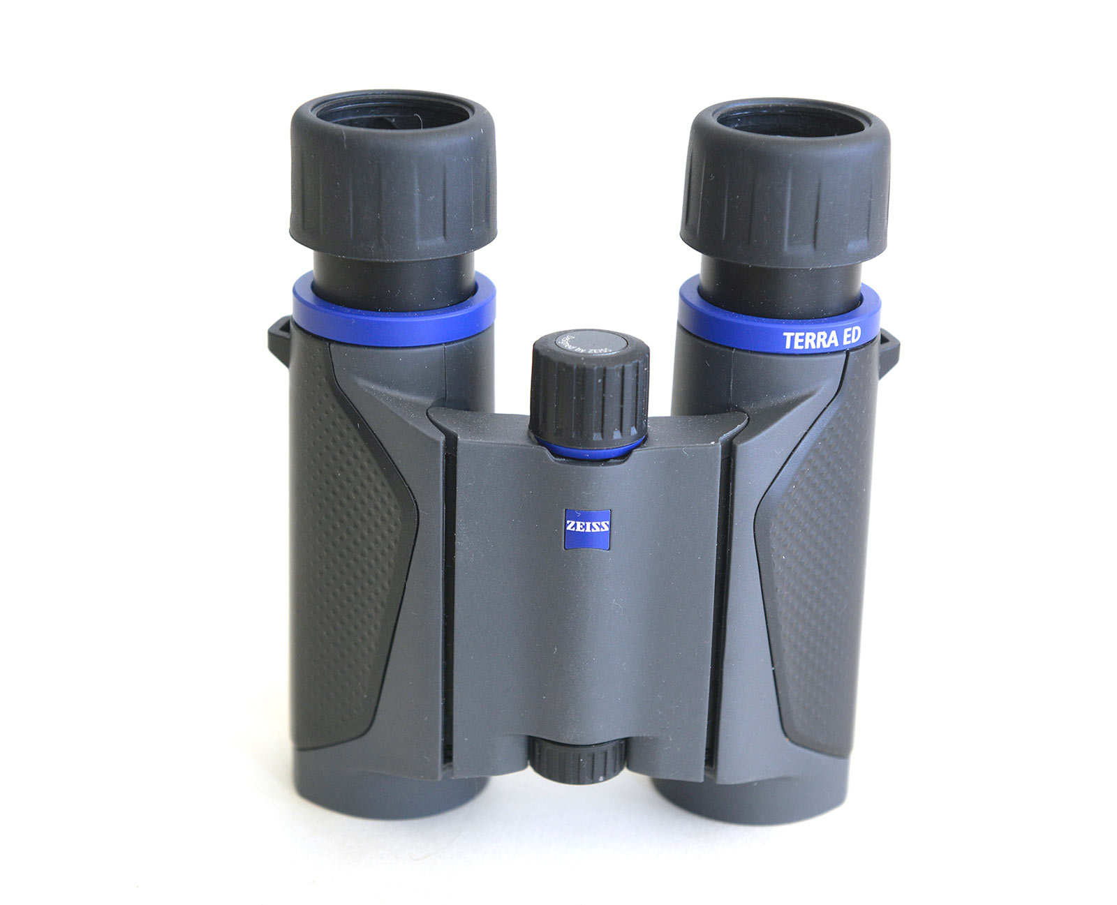 Zeiss Terra ED Pocket 8x25 lommekikkert på hvit bakgrunn