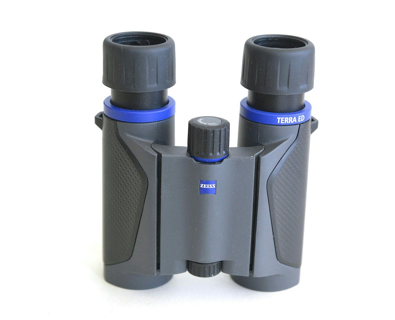 Overrasker: Zeiss Terra ED Pocket 8x25 Zeiss Terra ED Pocket 8x25 lommekikkert på hvit bakgrunn