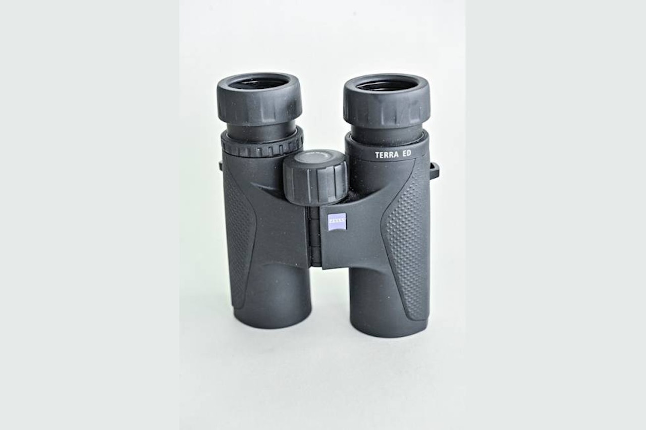 Rimelig: Zeiss Terra 8x32 ED Zeiss Terra 8x32 ED kikkert på hvit bakgrunn
