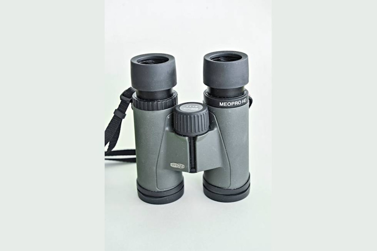 Økonomivariant: Meopta Meopro 8x32 Meopta Meopro 8x32 kikkert på hvit bakgrunn