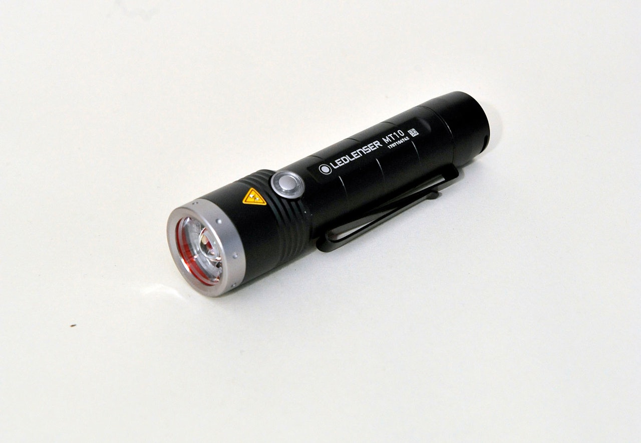 LEDLENSER MT10: Avgir 1000 lumen ledlenser mt10 lommelykt ettersøkslykt test