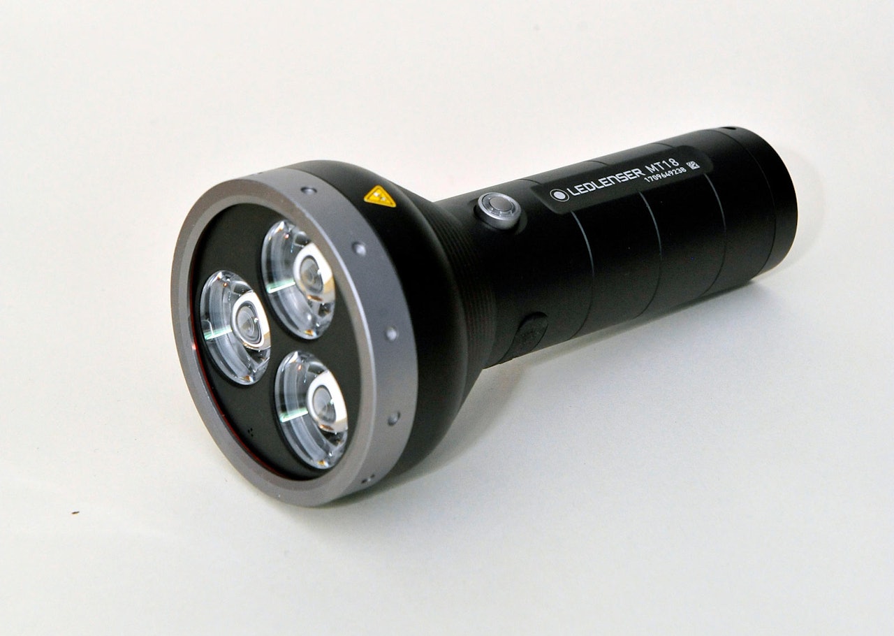 LEDLENSER MT18: Oppgradert lommelykt fra Ledlenser Ledlenser MT18 lommelykt test