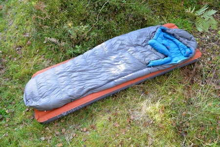 KOMPAKT: Helsports lette Rago Superlight imponerer med behagelig innerstoff og supermykt dunfyll.  KOMPAKT: Helsports lette Rago Superlight imponerer med behagelig innerstoff og supermykt dunfyll.