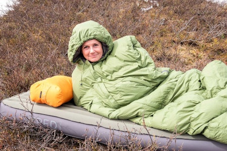 Værblokk: 1000 mm vannsøyle holder litt regn og snøføyk utafor, men du vil nok ha telt eller gapahuk på våte netter. Exped Dreamwalker, sovepose