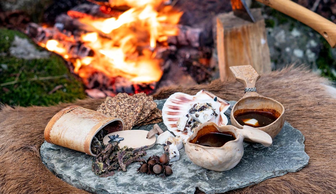 HJEMMELAGET TURMAT: Med sjøllaga ch'arki og ei blokk pemmikan i kaffen eller kakaoen, får du både trivsel og næring foran turbålet. hjemmelaget turmat foran bålet