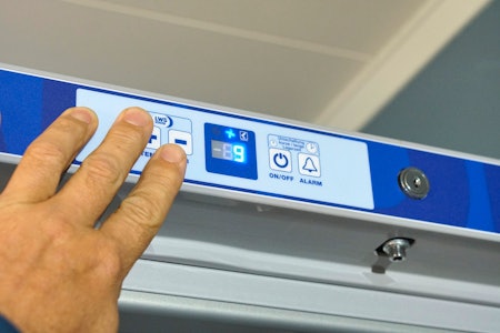 Display: Alle funksjoner styres fra toppdisplayet. Her kan du regulere temperatur/ vifte og skru på alarmer.  Display: Alle funksjoner styres fra toppdisplayet. Her kan du regulere temperatur/ vifte og skru på alarmer.