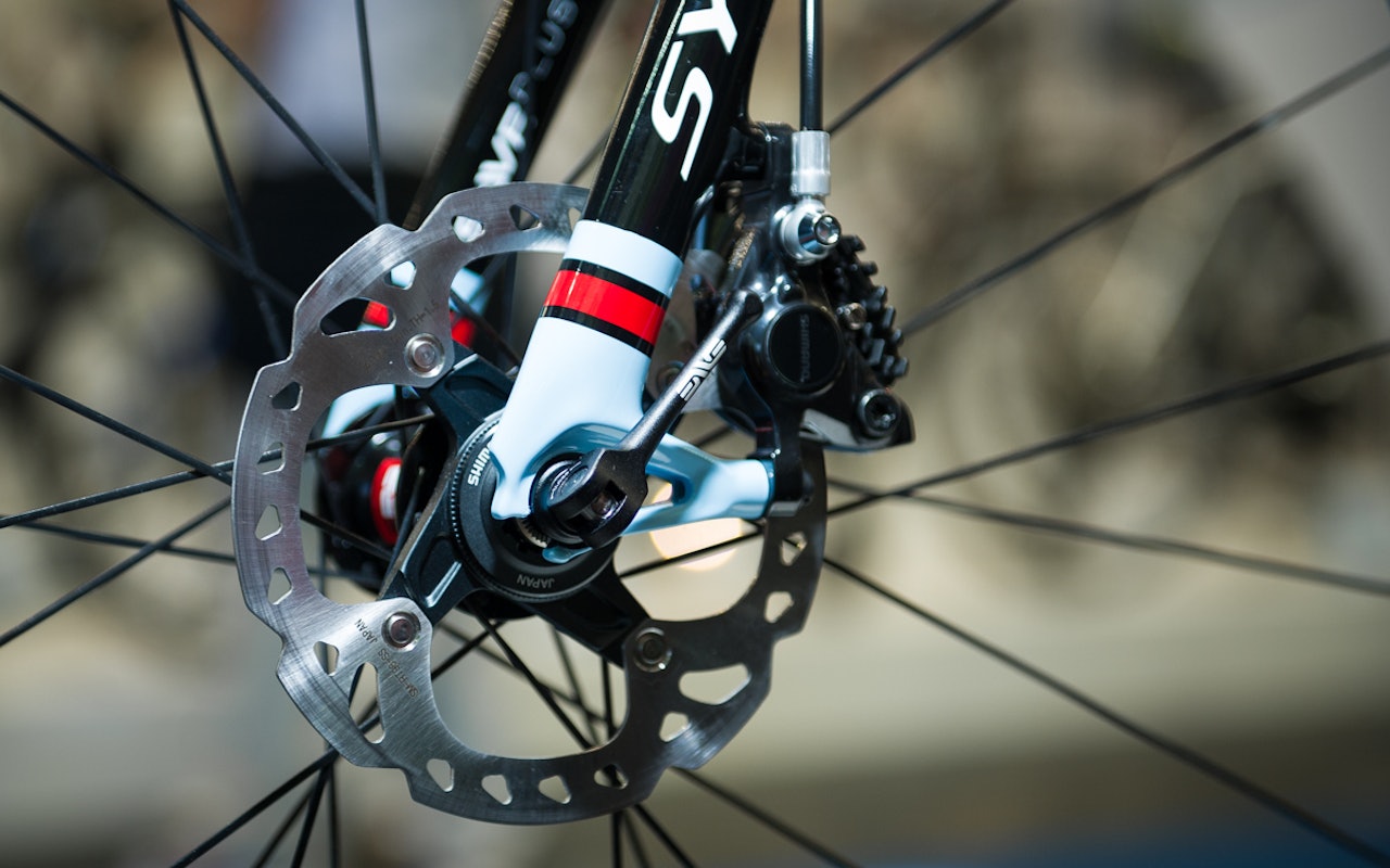 LOVLIG: I USA, England, Canada og Australia kan du nå bruke skivebremser i alle slags ritt. Foto: Henrik Alpers. LOVLIG: I USA, England, Canada og Australia kan du nå bruke skivebremser i alle slags ritt. Foto: Henrik Alpers.