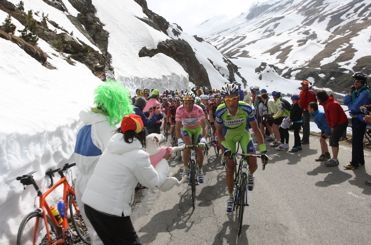 TIL FJELLS! Giro d'Italia foregår i stor grad i krevende fjell. Slik har det alltid vært. Foto: Cor Vos.  TIL FJELLS! Giro d'Italia foregår i stor grad i krevende fjell. Slik har det alltid vært. Foto: Cor Vos.
