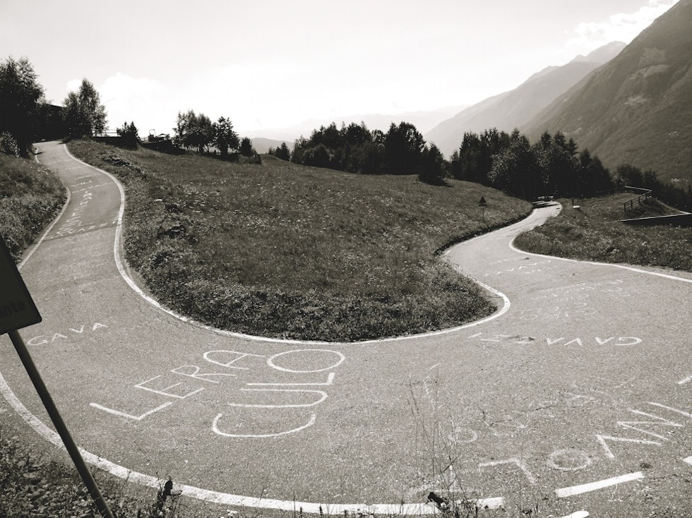 BRUTAL: Passo Mortirolo er kjent som en av de tøffeste klatringene i proffsykling. giro d'italia mortirolo
