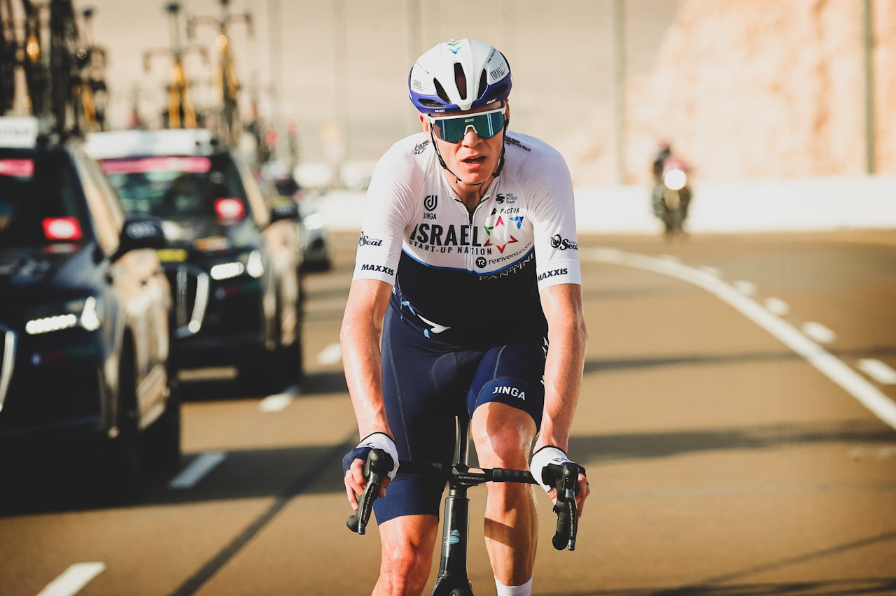 I BILKØEN: Chris Froome endte langt bak de beste i UAE Tour. Selv mener han at han er på vei mot flere Tour de France-seiere. Foto: Cor Vos. 