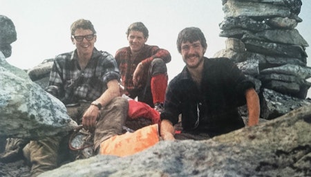 Det engelske laget: Bill Tweedale, John Amatt og Tony Howard på toppen av Rimmonruta. Foto: Ammatt/Howard.