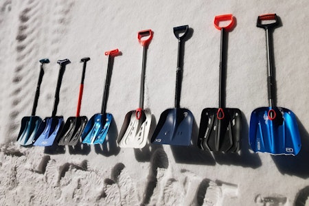 SPADER: Det er mye du må vite før du kjøper spade til topptur. Her får du en grundig gjennomgang av det viktigste. Foto: Christer Lundberg Nes Snøspade snøspader skredspade