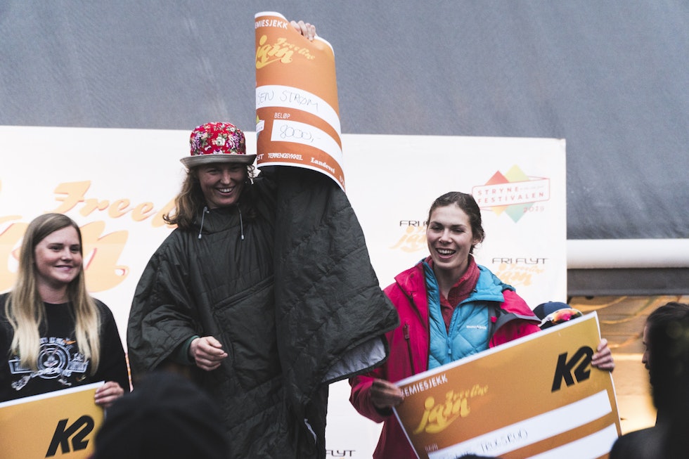 Damene på pallen! Foto: Henrik Ulleland Damene på pallen! Foto: Henrik Ulleland