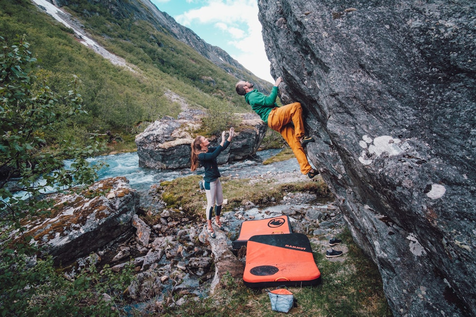 Fra buldring i Grasdalen. En skjult perle! Foto: Bjørnar Brende Smestad Fra buldring i Grasdalen. En skjult perle! Foto: Bjørnar Brende Smestad