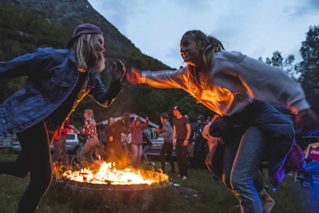 Det ligger an til god stemning under Strynefestivalen 2019. Nå kan det være greit å sikre seg ditt festivalpass. Foto: Olav Standal Tangen Det ligger an til god stemning under Strynefestivalen 2019. Nå kan det være greit å sikre seg ditt festivalpass. Foto: Olav Standal Tangen