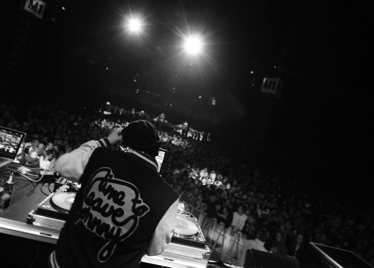 DJ sTormd på spillejobb! DJ sTormd på spillejobb!