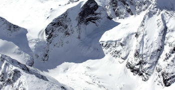 Store Ringstind og Soleiebotntindane fra nordaust. / Toppturar i Sogn. Store Ringstind og Soleiebotntindane fra nordaust. / Toppturar i Sogn.