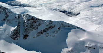 Nordrenna frå Vestre Austabotntind. / Toppturar i Sogn. Nordrenna frå Vestre Austabotntind. / Toppturar i Sogn.