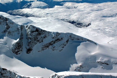 Nordrenna frå Vestre Austabotntind. / Toppturar i Sogn. Nordrenna frå Vestre Austabotntind. / Toppturar i Sogn.