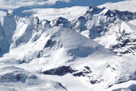 Nordre Skagastølstind frå nord/nordaust. / Toppturar i Sogn. Nordre Skagastølstind frå nord/nordaust. / Toppturar i Sogn.