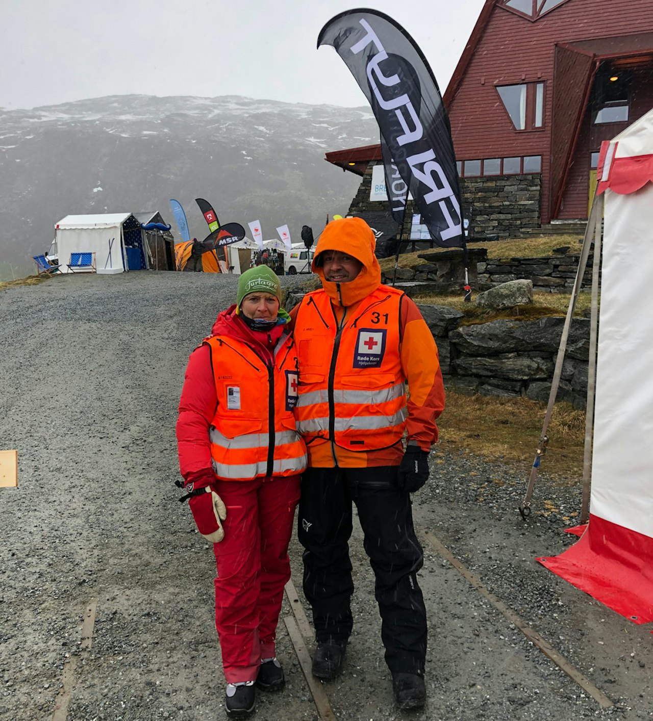 INNEVÆR: Ikke noe problem å være ute på Turtagrø selv om været innbyr til teltliv. Foto: Marte Emilie Rasmussen INNEVÆR: Ikke noe problem å være ute på Turtagrø selv om været innbyr til teltliv. Foto: Marte Emilie Rasmussen