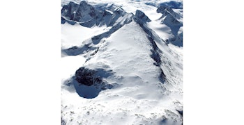 Dyrhaugstind frå nord. / Toppturar i Sogn. Dyrhaugstind frå nord. / Toppturar i Sogn.