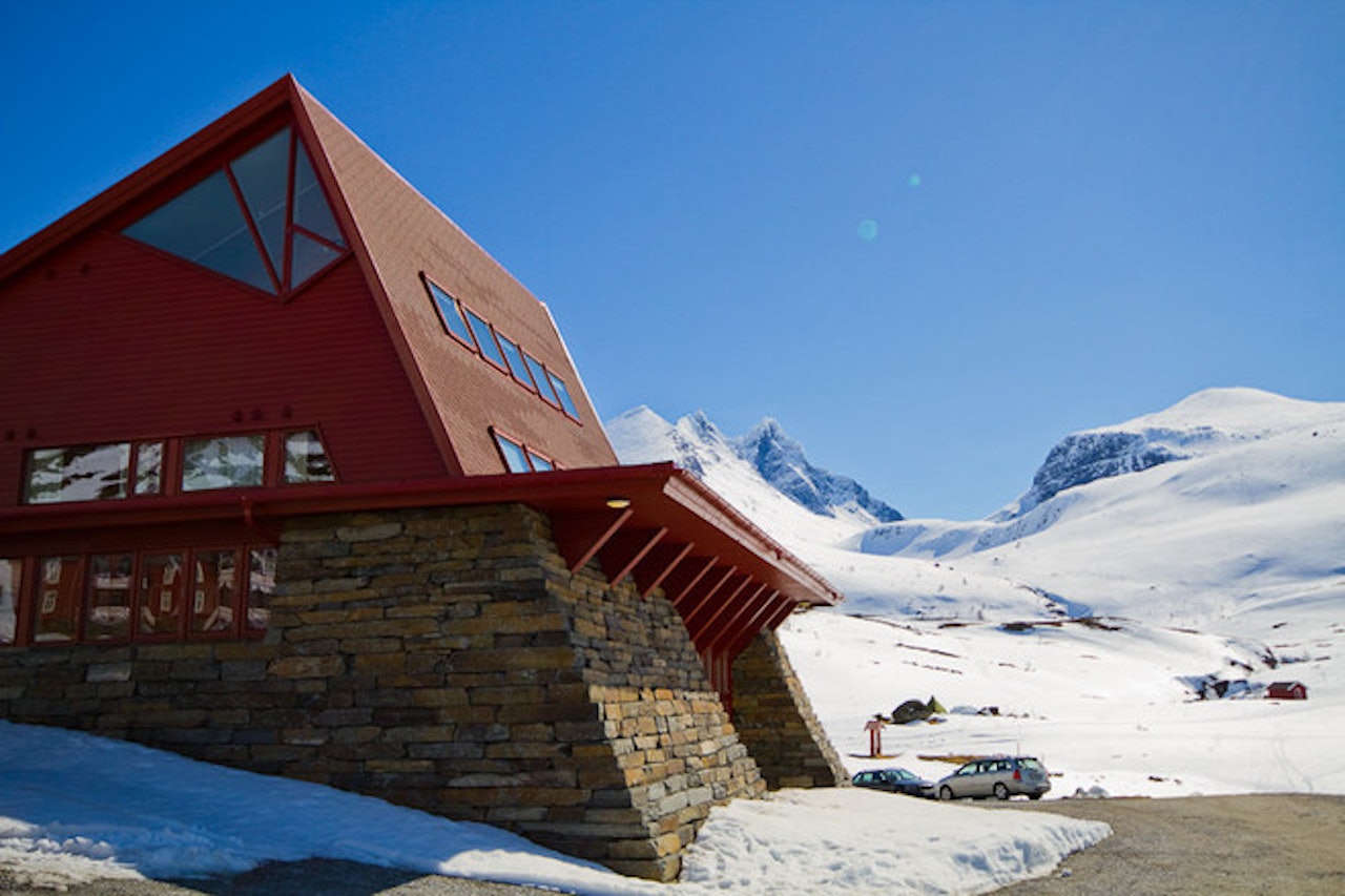 Turtagrø, Storen og Dyrhaugsryggen bader i mai-sola. Foto: Simen Berg Turtagrø, Storen og Dyrhaugsryggen bader i mai-sola. Foto: Simen Berg
