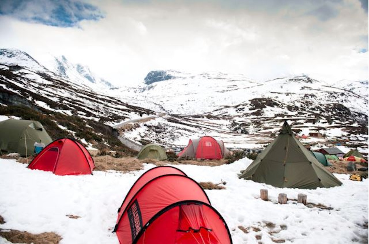 VERDENS BESTE: High Camp Turtagrø er den beste topppturfesivalen som fins, og bor du i telt kan du sikre deg denne utsikten til morrakaffen i teltåpningen.
