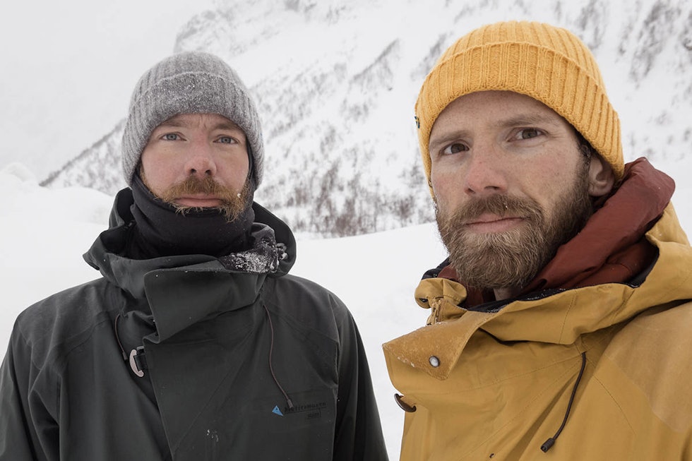 Andreas Køhn og Johan Kristofers under årets skifilmprosjekt. Foto: Andreas Køhn Bikepede 2, Sidecar, Andreas Køhn, ski, sykkel