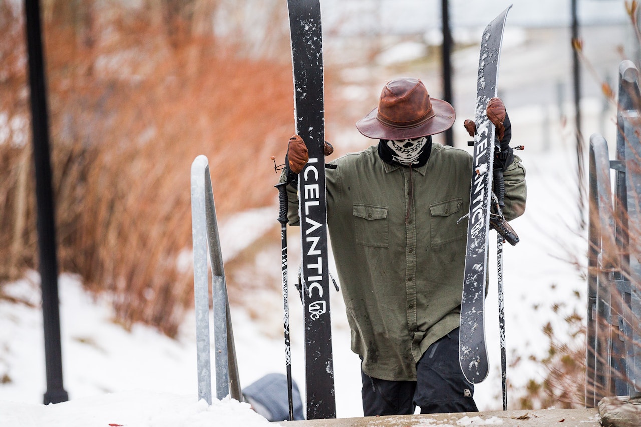 TILBAKE: Charlie Owens er tilbake etter at han brakk nakken i en bilulykke. Bilde: Erik Seo TILBAKE: Charlie Owens er tilbake etter at han brakk nakken i en bilulykke. Bilde: Erik Seo