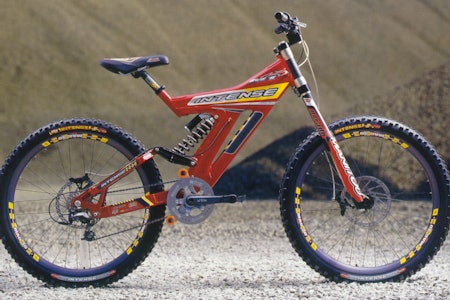 M1: Utforramme med 229mm vandring og 5th Element bakdemper M1: Utforramme med 229mm vandring og 5th Element bakdemper