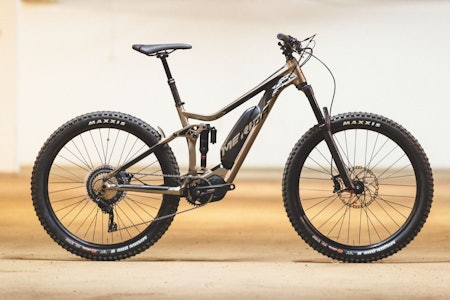 SVANEUNGE: Merida er de eneste i denne testen som ikke har integrert batteriet i ramma. Dette gir enkel tilgang, men også et mindre ryddig utseende. test merida elsykkel