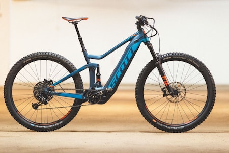 SLAKEST: Ekstra slak styrevinkel gir ekstra trygghet både nedover og i fart bortover. Det matcher bra med motor. Det innkapslede batteriet kan taes ut for lading. test scott elsykkel