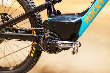 KORTREIST: Dyname-motoren er utviklet i Canada av Propulsion Powercycle. Den gir Rocky Mountain muligheten til lik geometri på elsyklene som på de vanlige stisyklene.  test rocky mountain motor elsykkel