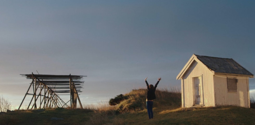 Magnus Eliassen jubler mot sola. Foto: Fenomen Film Alt som kunne ha vært - filmen om Magnus Eliassen fra Sirkus Eliassen vises på Fjellfilm 2020. Foto: Fenomen Film