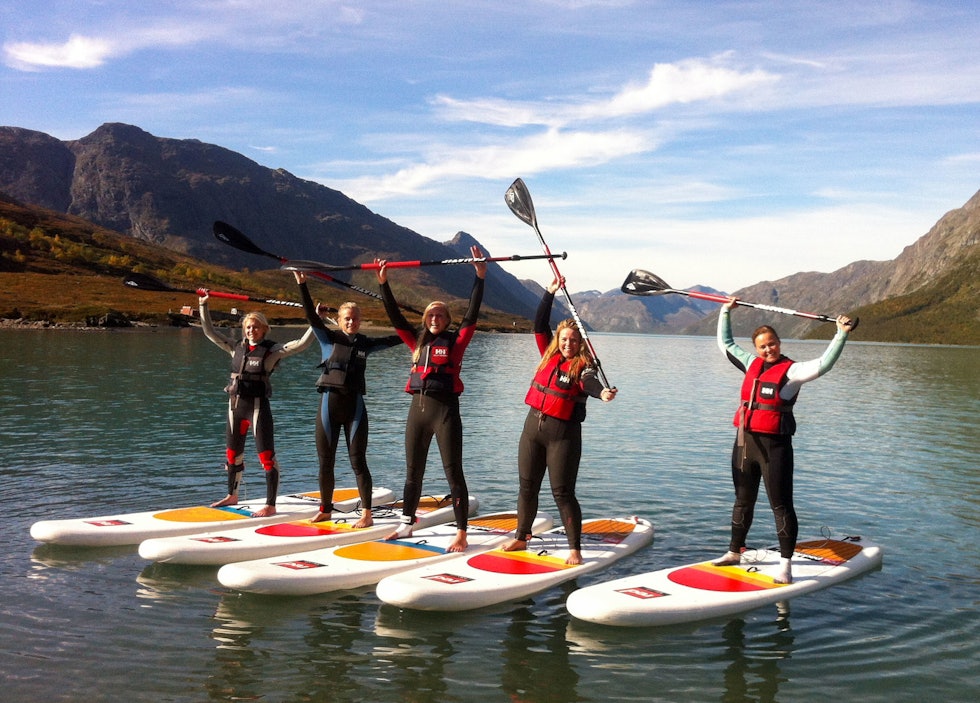 Bli med på introduksjonskurs i SUP på idylliske Gjendevatnet. Foto: Hallgeir Torbjørnsen Introduksjonskurs i SUP på Fjellfilmfestivalen