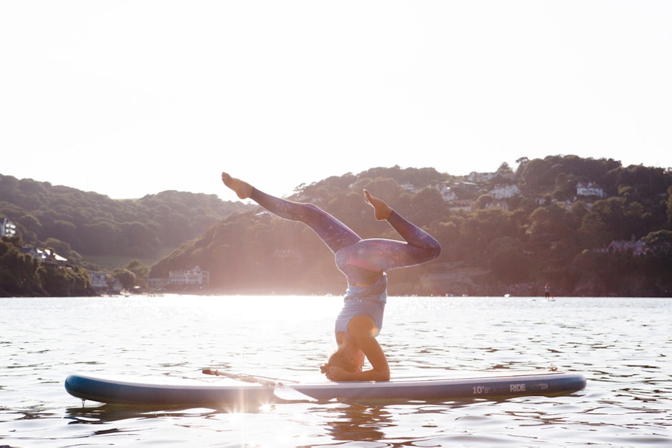 Bli med på SUP morgen-yoga med 4 elements. Foto: Hallgeir Thorbjørnsen SUP yoga med 4 elements på Fjellfilmfestivalen