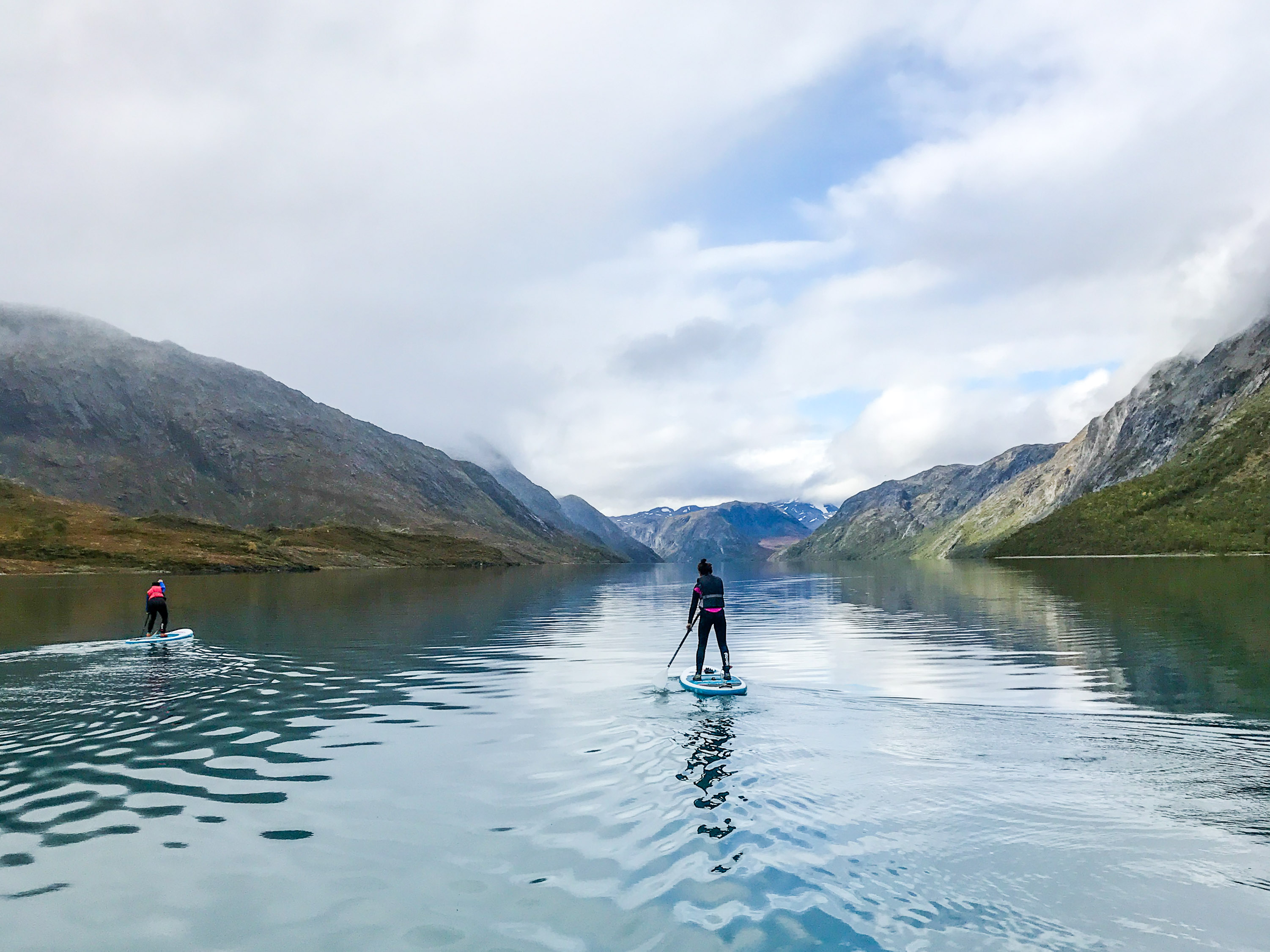 Sup-safari på Gjendevatnet. Foto: Hallgeir Thorbjørnsen