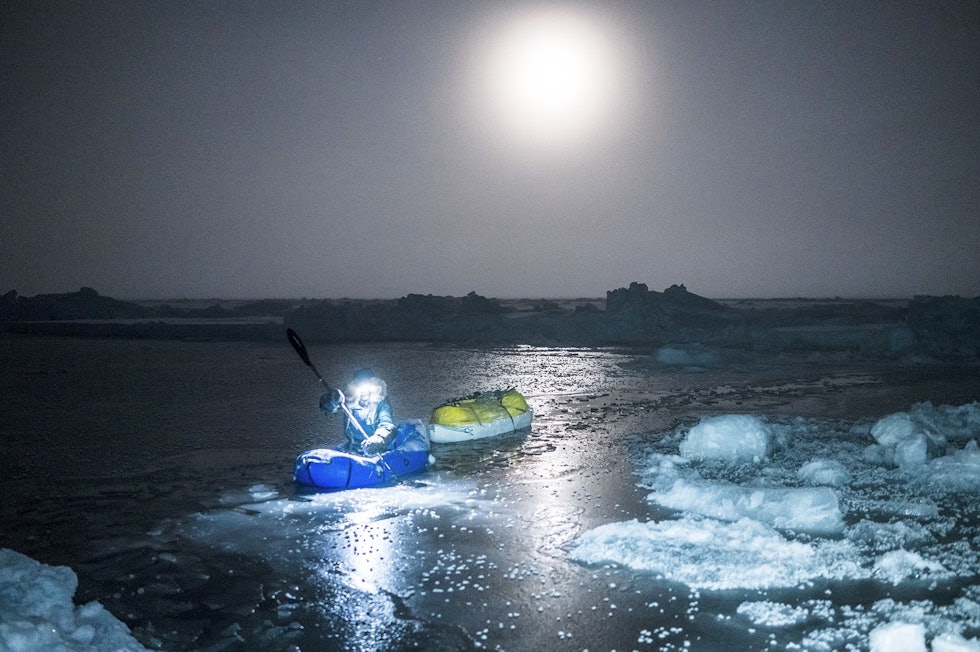 Børge Ousland og Mike Horn måtte padle flere strekker på ekspedisjonen sin over Nordpolen Børge Ousland og Mike Horn padlet på ekspedisjonen