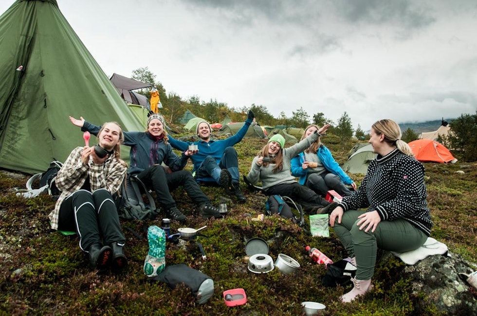 God stemning rundt teltet er viktig del av Fjellfilm. Foto Alexandra Jarna God stemning rundt teltet er viktig del av Fjellfilm. Foto Alexandra Jarna