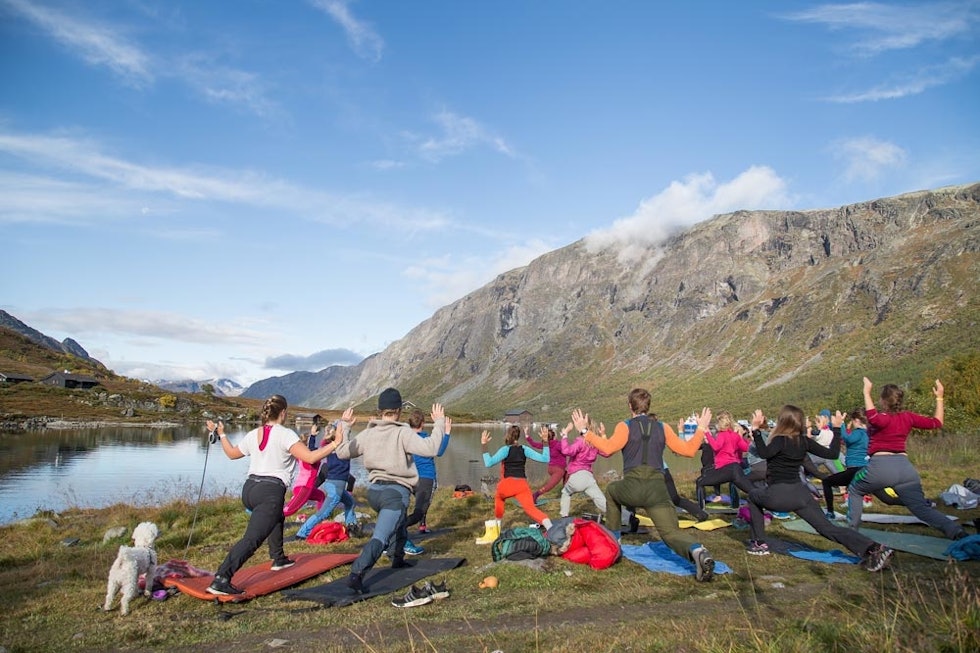 Morgenyoga på Fjellfim. Foto: Cathrin Moe Morgenyoga på Fjellfim. Foto: Cathrin Moe