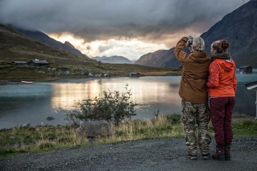 Magisk lys over Gjende. Foto: Cathrine Holst Magisk lys over Gjende. Foto: Cathrine Holst