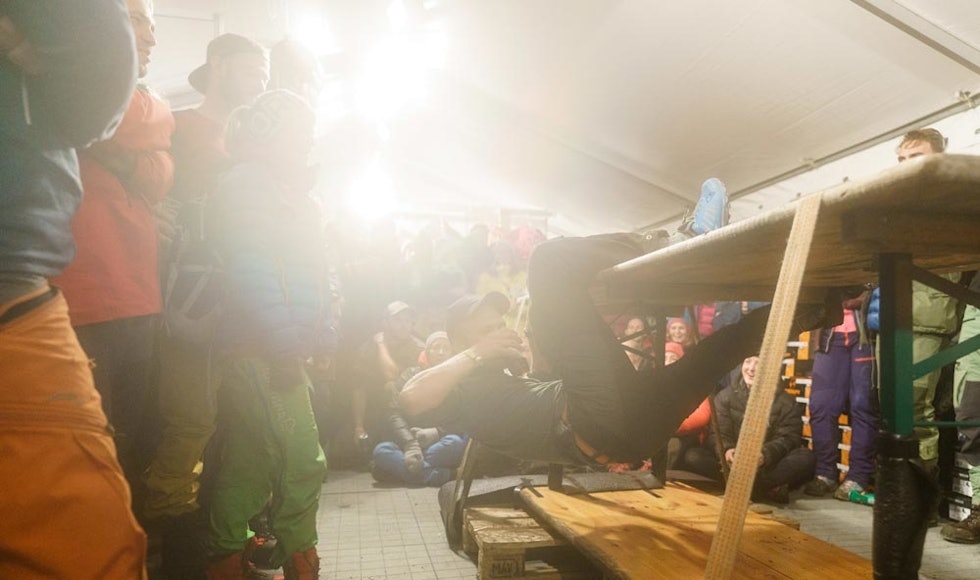 Uformell buldrekonkurranse. Foto: Per Sandnes Uformell buldrekonkurranse. Foto: Per Sandnes